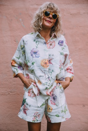 Blommiga linneshorts