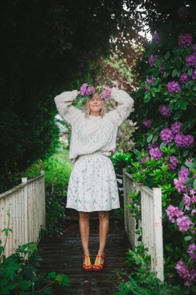Linnekjol med fickor - sommarblomma 