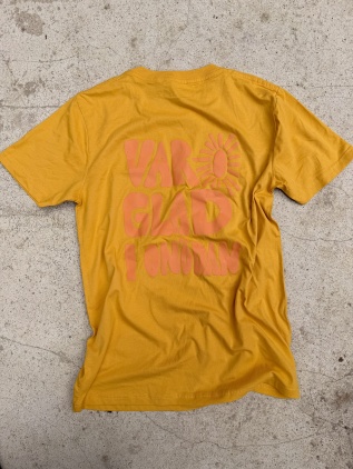 Ekologisk gul t shirt - var glad i onödan 
