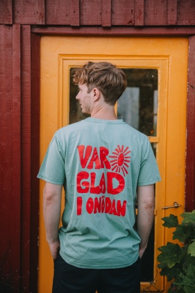 Ekologisk T-shirt mintgrön - var glad i onödan 