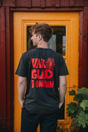 Ekologisk t shirt - glad i onödan röd 