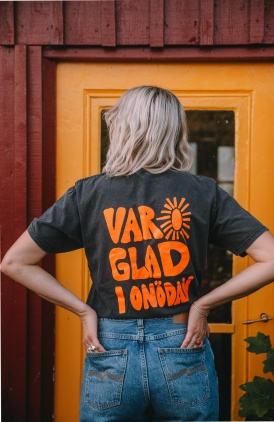 Ekologisk t shirt - glad i onödan orange 