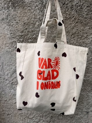 Ekologisk tygpåse med bruna hjärtan- var glad i onödan