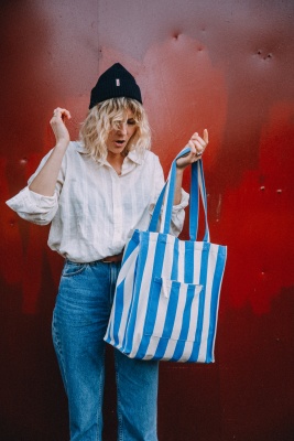 Blårandig tygväska