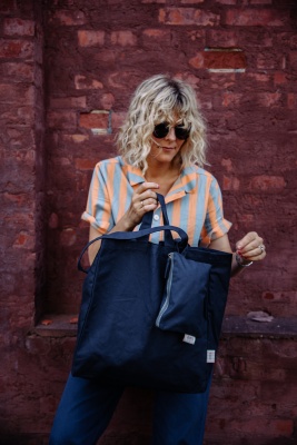 Marinblå ekologisk tygpåse med dubbla handtag (ficka köpes separat)