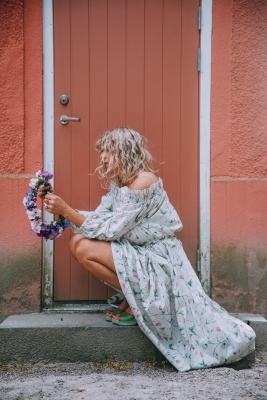 Klänning i ekologisk bomull - sommarblomma strl S/M