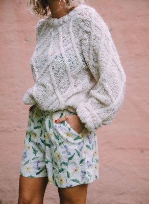 LinneShorts med resår/knyt och fickor - viol/ primula S-M