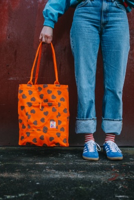 Ekologisk fodrad tygväska med ficka- orange med hjärtan 