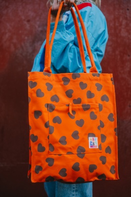 Ekologisk fodrad tygväska med ficka- orange med hjärtan 