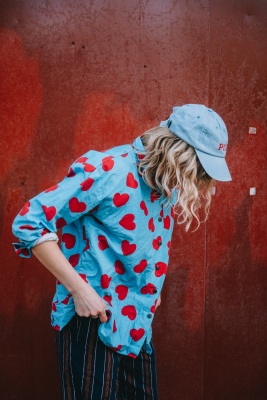 Ekologisk pyjamas i poplin - blå med hjärtan 