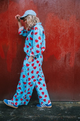 Ekologisk pyjamas i poplin - blå med hjärtan 