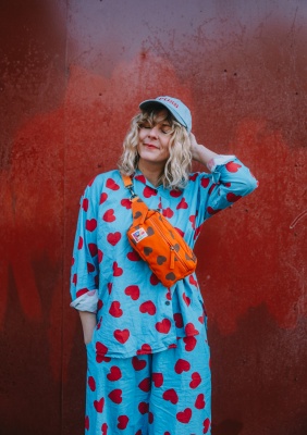 Ekologisk midjeväska - orange med bruna hjärtan 