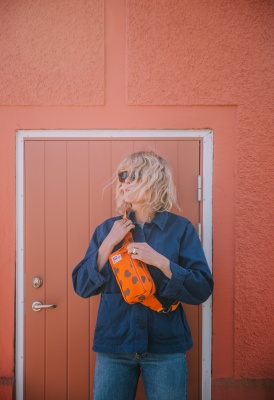 Ekologisk midjeväska - orange med bruna hjärtan 