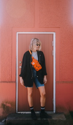 Ekologisk midjeväska - orange med bruna hjärtan 