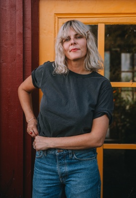 Ekologisk t shirt - glad i onödan svart med gul text