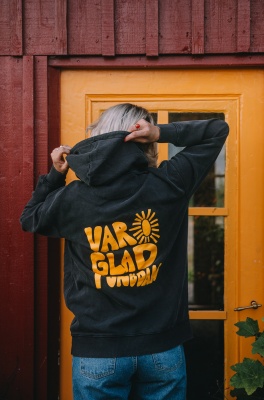 Ekologisk stentvättad hoddie - svart