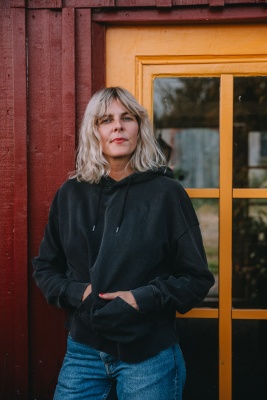 Ekologisk stentvättad hoddie - svart